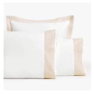 ザラホーム(ZARA HOME)の新品！ZARA HOME ゴールドライン装飾刺繍入り枕カバー (シーツ/カバー)