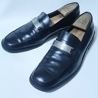 プラダ(PRADA)の希少90sビンテージ!プラダ高級イタリア製モカシンローファー人気の短靴黒！(ドレス/ビジネス)