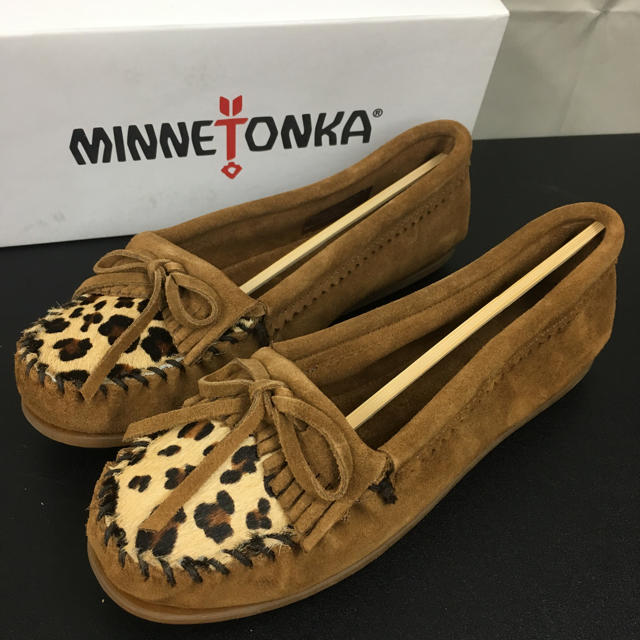 Minnetonka(ミネトンカ)のミネトンカ レオパード モック 25cm レディースの靴/シューズ(スリッポン/モカシン)の商品写真