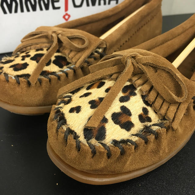 Minnetonka(ミネトンカ)のミネトンカ レオパード モック 25cm レディースの靴/シューズ(スリッポン/モカシン)の商品写真