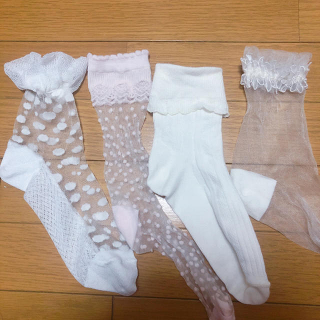 tutuanna(チュチュアンナ)のホワイト ソックス 4点セット レディースのレッグウェア(ソックス)の商品写真