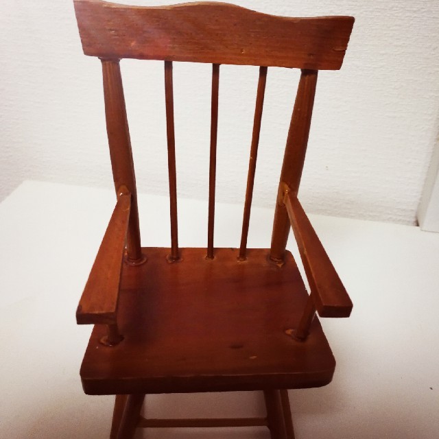 ミニチュア　家具　椅子　ロッキングチェア　アンティーク　置物　ドールハウス ハンドメイドのおもちゃ(ミニチュア)の商品写真