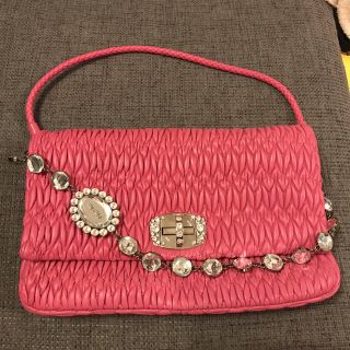 ミュウミュウ(miumiu)のmiumiu バッグ(ショルダーバッグ)