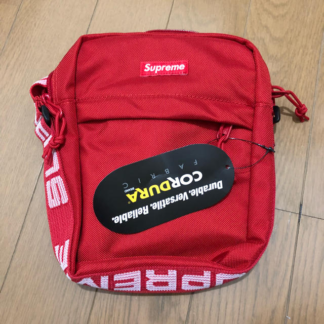 Supreme(シュプリーム)の国内正規品 最安 即納 supreme shoulder bag red メンズのバッグ(ショルダーバッグ)の商品写真