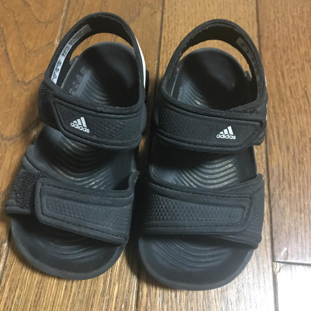 adidas(アディダス)のkidsアディダスサンダル キッズ/ベビー/マタニティのキッズ靴/シューズ(15cm~)(サンダル)の商品写真