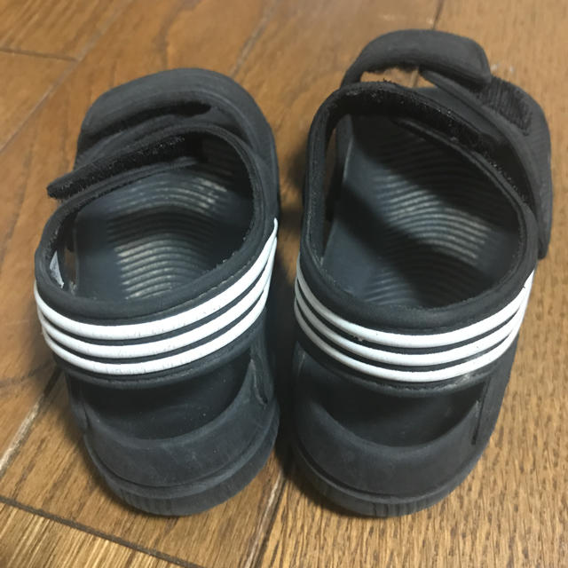 adidas(アディダス)のkidsアディダスサンダル キッズ/ベビー/マタニティのキッズ靴/シューズ(15cm~)(サンダル)の商品写真