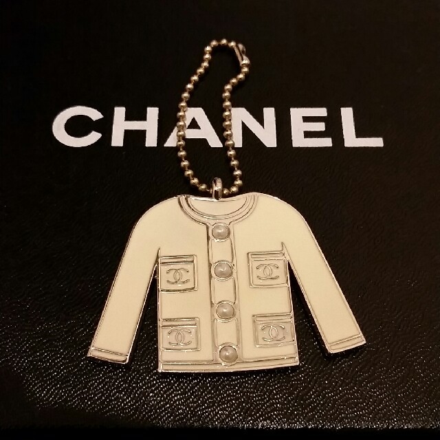 CHANEL(シャネル)の週末限定値下げ　シャネル　非売品　チャーム レディースのアクセサリー(チャーム)の商品写真