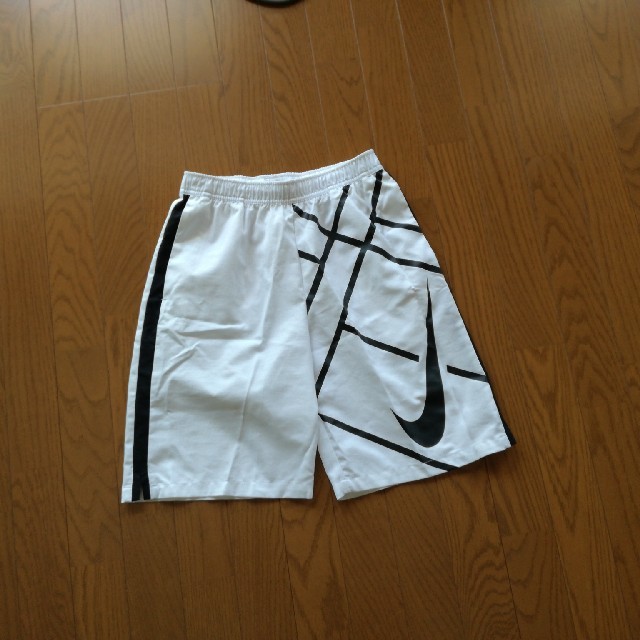 NIKE(ナイキ)のNIKE DRI-FIT　150-160　短パン キッズ/ベビー/マタニティのキッズ服男の子用(90cm~)(パンツ/スパッツ)の商品写真