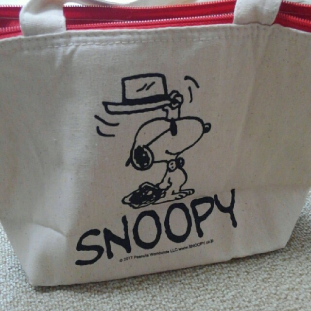 SNOOPY(スヌーピー)のスヌーピー　保冷バック インテリア/住まい/日用品のキッチン/食器(弁当用品)の商品写真