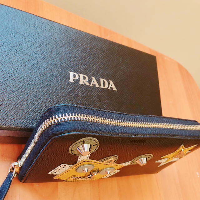 PRADA(プラダ)のプラダ長財布 ロボット【お盆限定特別お値引き】 レディースのファッション小物(財布)の商品写真