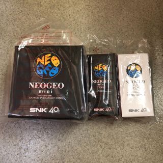 ネオジオ(NEOGEO)のNEOGEOmini & NEOGEOmini PAD ホワイト+ブラックセット(家庭用ゲーム機本体)