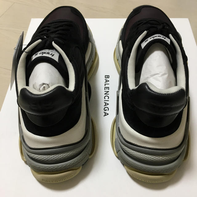 Balenciaga(バレンシアガ)の42 新品 BALENCIAGA Triple S メンズの靴/シューズ(スニーカー)の商品写真