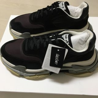 バレンシアガ(Balenciaga)の42 新品 BALENCIAGA Triple S(スニーカー)