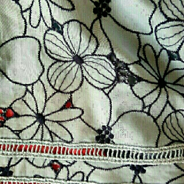 レリアン+　総刺繍フレアスカート