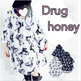 ファンキーフルーツ(FUNKY FRUIT)の[Drug]スケルトンテディ総柄半袖プルオーバー(パーカー)