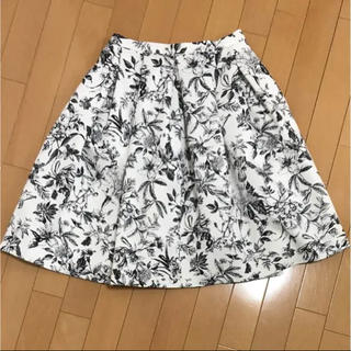 ストロベリーフィールズ(STRAWBERRY-FIELDS)の大人気♡ストロベリーのボタニカル柄スカート(ひざ丈スカート)
