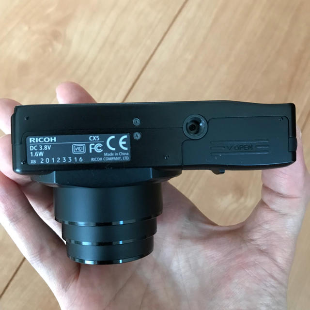 RICOH(リコー)のRICOH ハイブリッドAFシステム搭載 光学10.7倍ズーム CX5 ブラック スマホ/家電/カメラのカメラ(コンパクトデジタルカメラ)の商品写真
