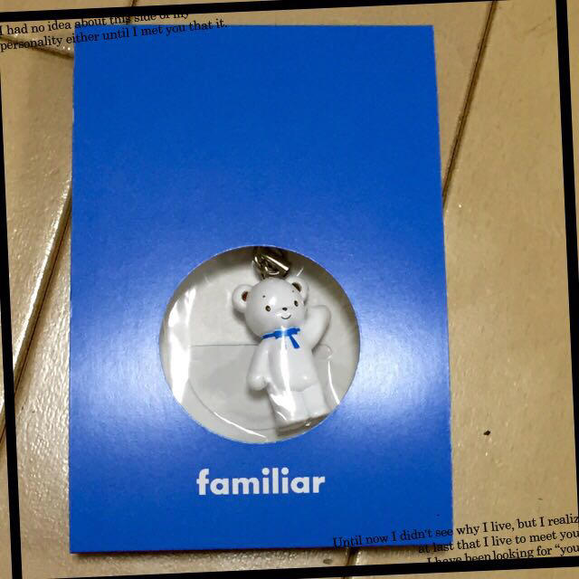 familiar(ファミリア)のfamiliar✩ストラップ スマホ/家電/カメラのスマホアクセサリー(ストラップ/イヤホンジャック)の商品写真