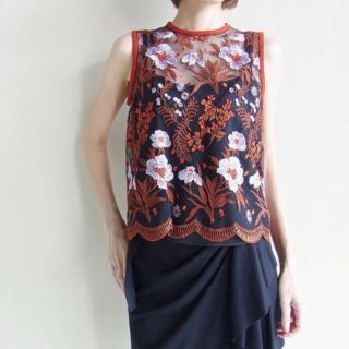 マメ(mame)のmaneノースリーブ刺繍トップス(カットソー(半袖/袖なし))