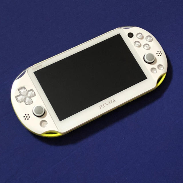 PlayStation(プレイステーション)のpsvita limegreen エンタメ/ホビーのゲームソフト/ゲーム機本体(携帯用ゲーム機本体)の商品写真