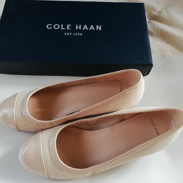 Cole Haan(コールハーン)のベージュクロコ風パンプス レディースの靴/シューズ(ハイヒール/パンプス)の商品写真