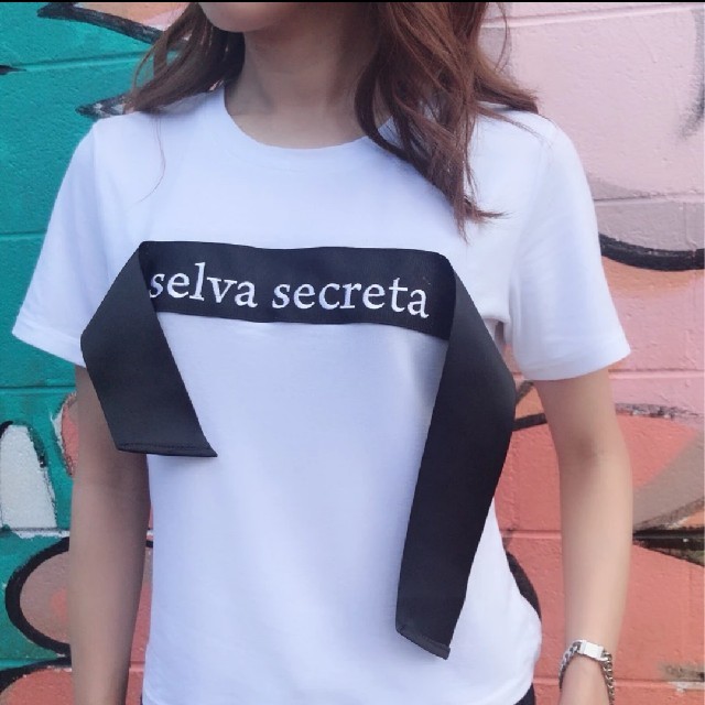 selva secreta  トップス