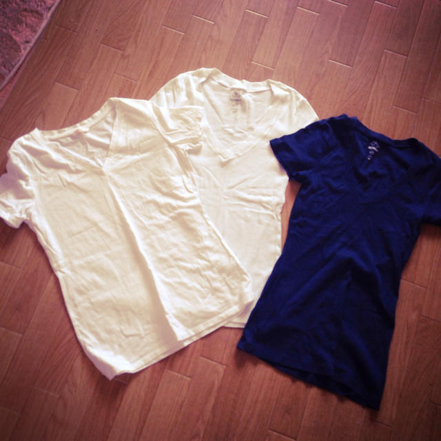 Old Navy(オールドネイビー)のVネックシャツ3枚☆ レディースのトップス(Tシャツ(半袖/袖なし))の商品写真