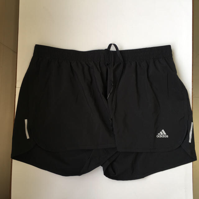 adidas(アディダス)の新品大きいサイズアディダスショートパンツサイズ３XL　送料込1500円 レディースのパンツ(ショートパンツ)の商品写真