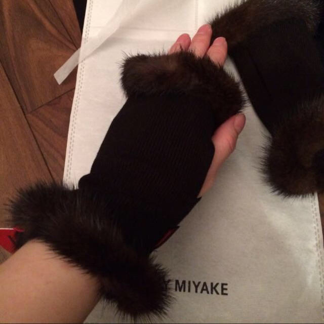 イッセイミヤケ♡ミンクファーグローブ レディースのファッション小物(手袋)の商品写真