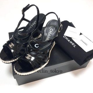 シャネル(CHANEL)のシャネル パテントレザー パール サンダル 36 ウェッジソール【E979】(サンダル)