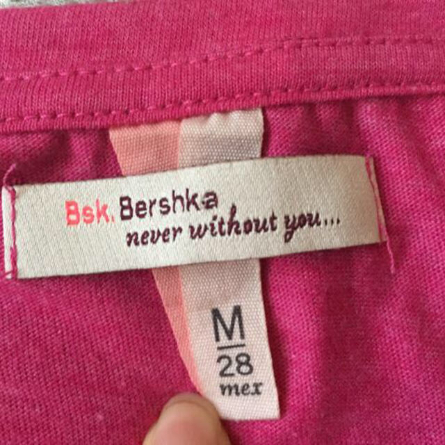 Bershka(ベルシュカ)のショート丈 Tシャツ レディースのトップス(Tシャツ(半袖/袖なし))の商品写真