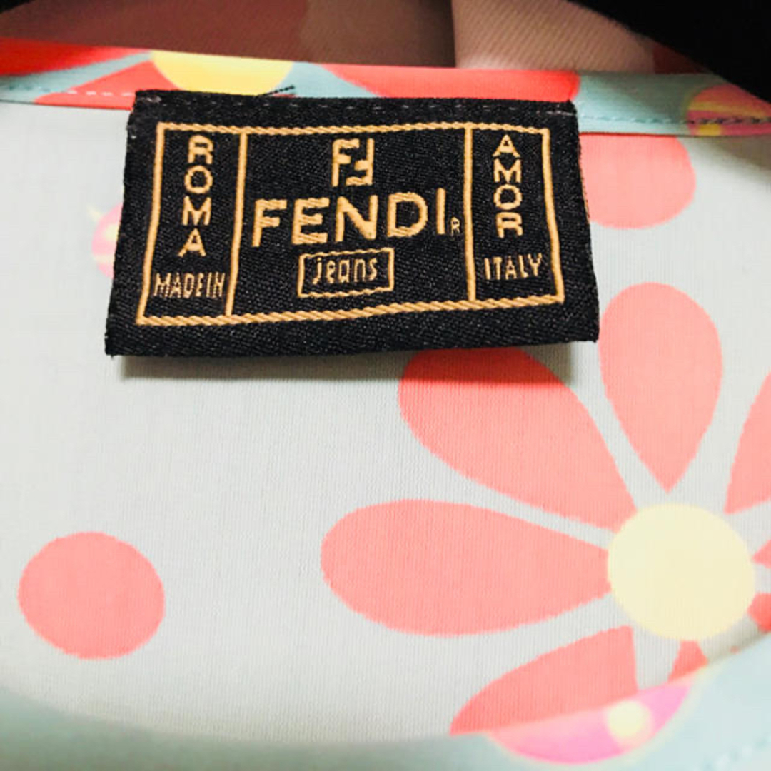 FENDI(フェンディ)の美品♡ヴィンテージ  フェンディ Tシャツ レディースのトップス(Tシャツ(半袖/袖なし))の商品写真