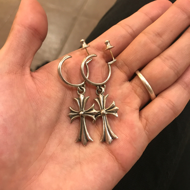 Chrome Hearts(クロムハーツ)のChrome Hearts フープCHクロス ピアス 値下げ メンズのアクセサリー(ピアス(片耳用))の商品写真