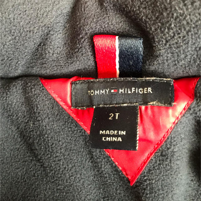 TOMMY HILFIGER(トミーヒルフィガー)のトミーヒルフィガー アウター TOMMY HILFIGER 2T キッズ/ベビー/マタニティのキッズ服男の子用(90cm~)(ジャケット/上着)の商品写真