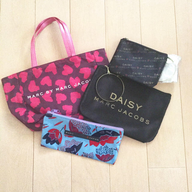 MARC BY MARC JACOBS(マークバイマークジェイコブス)のマークジェイコブス ☆ 付録 レディースのファッション小物(ポーチ)の商品写真