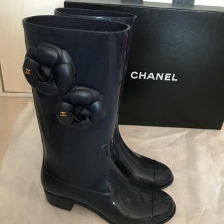 シャネル(CHANEL)の◆Dunbo55様専用◆CHANEL カメリア付 レインブーツ  37 靴 (レインブーツ/長靴)