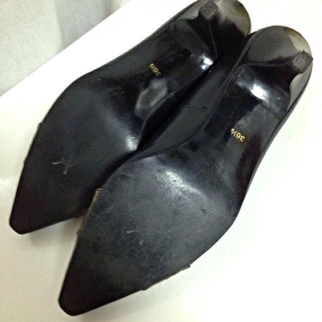 Saint Laurent(サンローラン)のイブサンローラン パンプス 黒 23.5 レディースの靴/シューズ(ハイヒール/パンプス)の商品写真