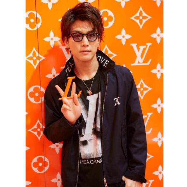 LOUIS VUITTON - 【新品タグ付】ルイヴィトン ハンドTシャツ ピース