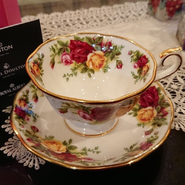 ROYAL ALBERT(ロイヤルアルバート)のティーカップ&ソーサー インテリア/住まい/日用品のキッチン/食器(グラス/カップ)の商品写真