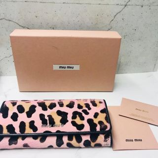 ミュウミュウ(miumiu)のmiumiu ピンク ヒョウ柄 レオパード 二つ折り財布 ハラコレザー(財布)