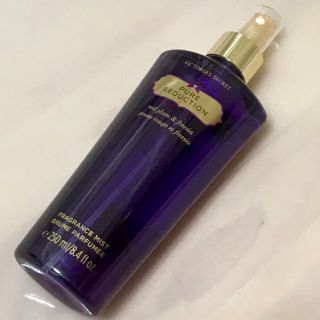 ヴィクトリアズシークレット(Victoria's Secret)の☆ヴィクトリアシークレット☆ボディミスト ☆レッドプラム&フリージア(ボディローション/ミルク)