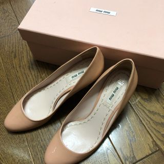 ミュウミュウ(miumiu)の美品✩︎miumiu  エナメルパンプス(ハイヒール/パンプス)