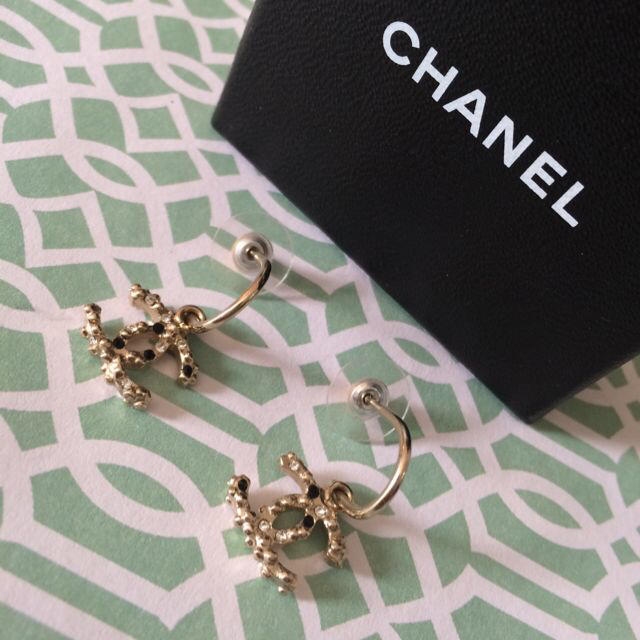 CHANEL(シャネル)の♠︎CHANELストーンピアス♠︎ レディースのアクセサリー(ピアス)の商品写真