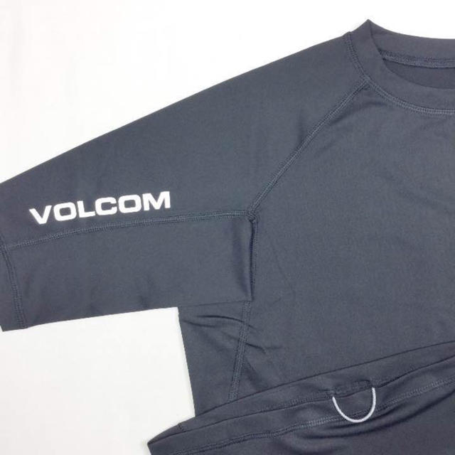 volcom(ボルコム)のSF58新品送込XL ブラック ボルコムLido Solid 半袖ラッシュガード メンズの水着/浴衣(水着)の商品写真