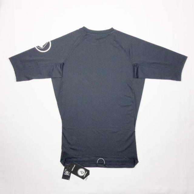 volcom(ボルコム)のSF58新品送込XL ブラック ボルコムLido Solid 半袖ラッシュガード メンズの水着/浴衣(水着)の商品写真