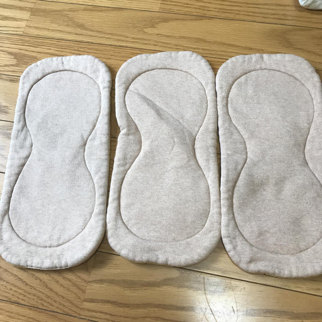 kuccaオムツカバー3枚、形成オムツ5枚 キッズ/ベビー/マタニティのおむつ/トイレ用品(ベビーおむつカバー)の商品写真