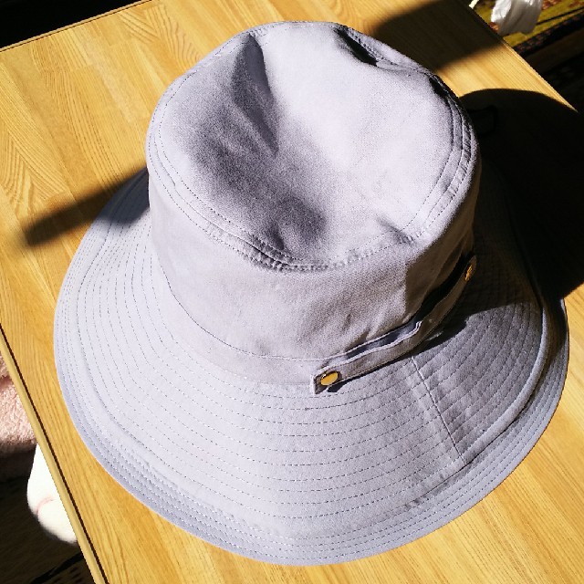 日焼け、吹き飛び防止に紐付き帽子 レディースの帽子(ハット)の商品写真
