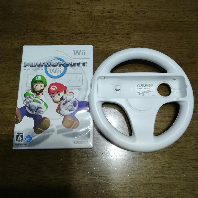 Wii(ウィー)のwii  マリオカート&ハンドル エンタメ/ホビーのゲームソフト/ゲーム機本体(家庭用ゲームソフト)の商品写真