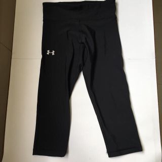 アンダーアーマー(UNDER ARMOUR)のアンダーアーマーレディースカプリタイツサイズS着用感あり送料込300円(クロップドパンツ)