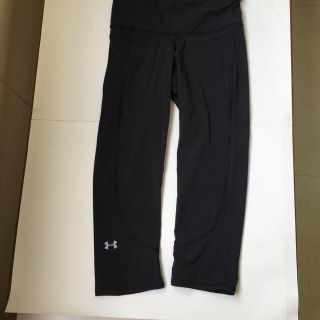 アンダーアーマー(UNDER ARMOUR)の新品小さめアンダーアーマーレディースカプリパンツサイズXS送料込800円(クロップドパンツ)